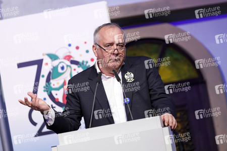 Übergabe der Ford Karnevalsfahrzeuge an das Kölner Karneval Dreigestirn in Köln