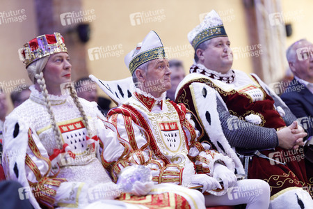 Übergabe der Ford Karnevalsfahrzeuge an das Kölner Karneval Dreigestirn in Köln