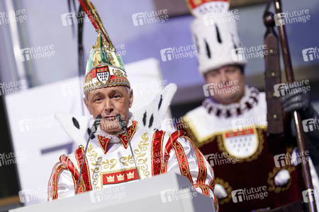 Übergabe der Ford Karnevalsfahrzeuge an das Kölner Karneval Dreigestirn in Köln