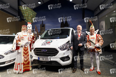 Übergabe der Ford Karnevalsfahrzeuge an das Kölner Karneval Dreigestirn in Köln