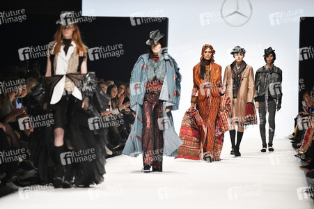 Auftaktshow 'Mercedes-Benz presents fashion talents from South Africa' auf der Berlin Fashion Week Autumn/Winter 2020