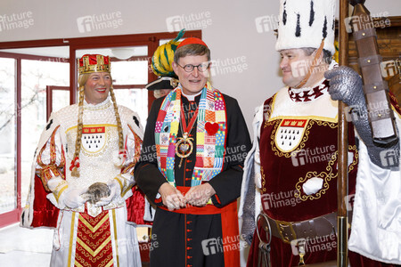Kardinal Woelki begrüsst das Kölner Karneval Dreigestirn in Köln