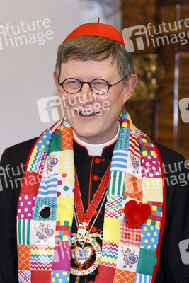 Kardinal Woelki begrüsst das Kölner Karneval Dreigestirn in Köln