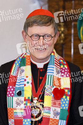 Kardinal Woelki begrüsst das Kölner Karneval Dreigestirn in Köln