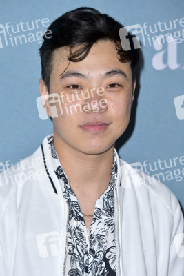 Serienpremiere 'Little America' in West Hollywood