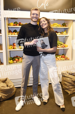 Buchpräsentation 'Dear Mama' von Anna Schürrle in Berlin