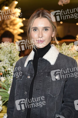 Buchpräsentation 'Dear Mama' von Anna Schürrle in Berlin