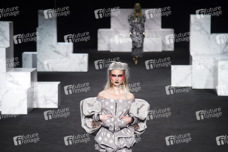Ana Locking Fashion Show auf der Mercedes-Benz Fashion Week Madrid Autumn/Winter 2020