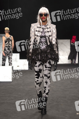 Ana Locking Fashion Show auf der Mercedes-Benz Fashion Week Madrid Autumn/Winter 2020
