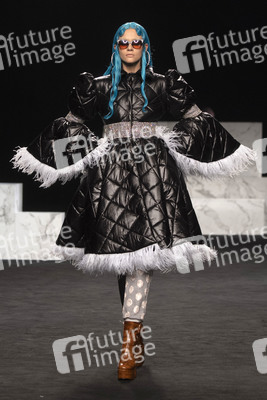 Ana Locking Fashion Show auf der Mercedes-Benz Fashion Week Madrid Autumn/Winter 2020
