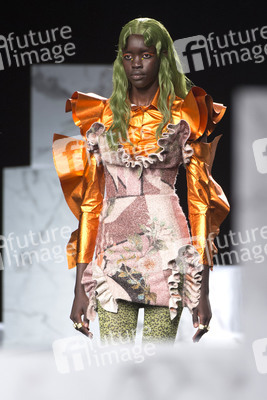 Ana Locking Fashion Show auf der Mercedes-Benz Fashion Week Madrid Autumn/Winter 2020