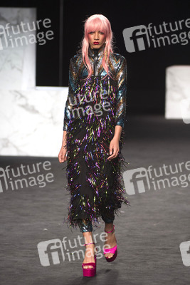 Ana Locking Fashion Show auf der Mercedes-Benz Fashion Week Madrid Autumn/Winter 2020