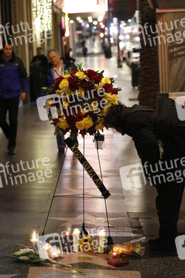 Trauerkundgebungen am Stern von Kirk Douglas in Los Angeles