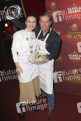 Dinner-Show 'Cornelia Polettos Palazzo' in Hamburg