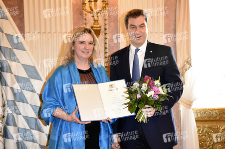 Aushändigung der Ernennungsurkunden an die neuen Kabinettsmitglieder in München