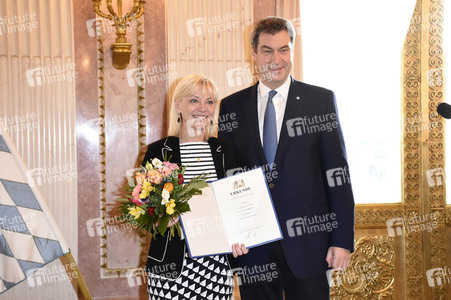 Aushändigung der Ernennungsurkunden an die neuen Kabinettsmitglieder in München