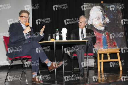 Vernissage zur Ausstellung 'Vom Flug der Freiheit' von Armin Mueller-Stahl in Kamenz