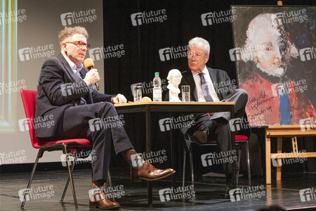 Vernissage zur Ausstellung 'Vom Flug der Freiheit' von Armin Mueller-Stahl in Kamenz