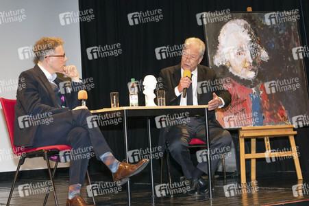 Vernissage zur Ausstellung 'Vom Flug der Freiheit' von Armin Mueller-Stahl in Kamenz