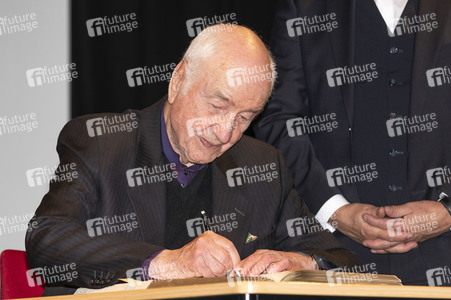 Vernissage zur Ausstellung 'Vom Flug der Freiheit' von Armin Mueller-Stahl in Kamenz