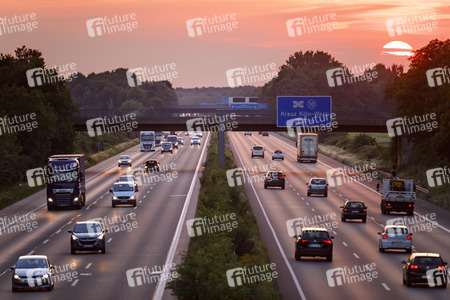 Symbolfoto Autobahn