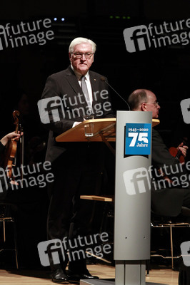 Gedenkveranstaltung zum 75. Jahrestag der Zerstörung Dresdens in Dresden
