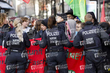 Gegendemo der Antifa in Köln
