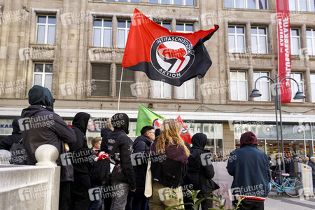 Gegendemo der Antifa in Köln