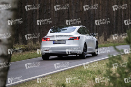 Ein Tesla Model 3 in Grünheide