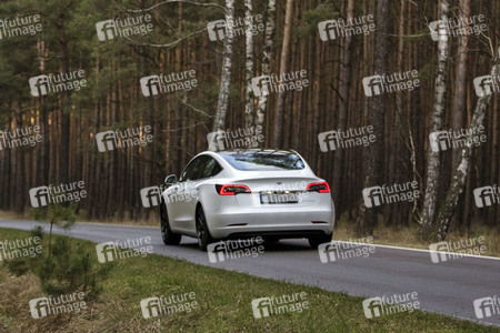 Ein Tesla Model 3 in Grünheide