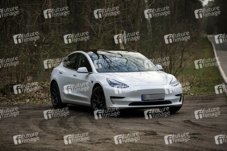 Ein Tesla Model 3 in Grünheide