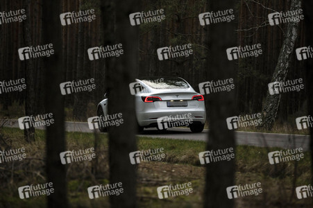 Ein Tesla Model 3 in Grünheide