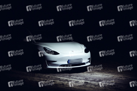 Ein Tesla Model 3 in Grünheide