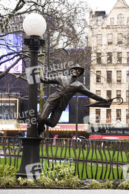 Launch des 'Scenes in the Square' Statuen-Weg in London