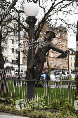 Launch des 'Scenes in the Square' Statuen-Weg in London