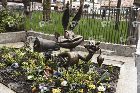 Launch des 'Scenes in the Square' Statuen-Weg in London