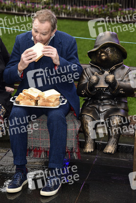 Launch des 'Scenes in the Square' Statuen-Weg in London