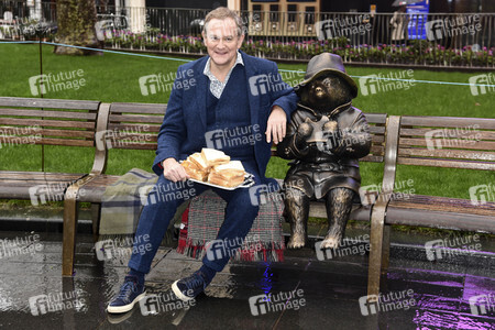 Launch des 'Scenes in the Square' Statuen-Weg in London