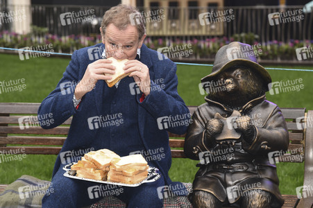 Launch des 'Scenes in the Square' Statuen-Weg in London