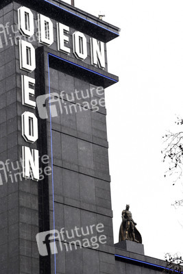 Launch des 'Scenes in the Square' Statuen-Weg in London