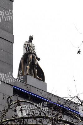 Launch des 'Scenes in the Square' Statuen-Weg in London