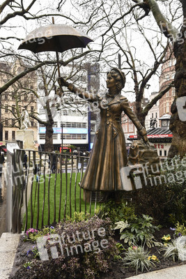 Launch des 'Scenes in the Square' Statuen-Weg in London