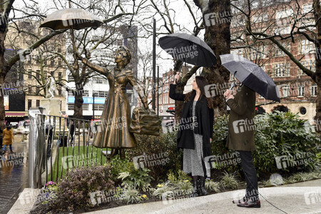 Launch des 'Scenes in the Square' Statuen-Weg in London