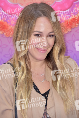 Serienpremiere 'Mira, Royal Detective' in Burbank