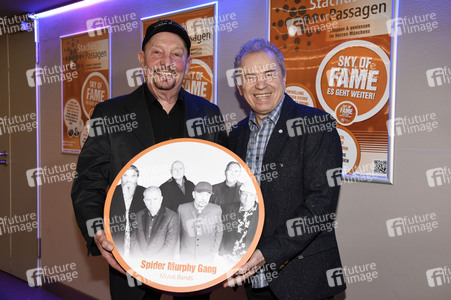 Enthüllung der neuen Sterne für den Sky of Fame in München