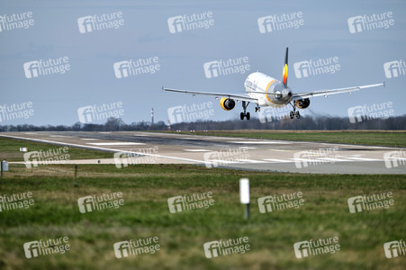 Symbolfoto Coronavirus Auswirkungen am Flughafen Hannover