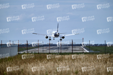 Symbolfoto Coronavirus Auswirkungen am Flughafen Hannover
