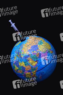 Symbolfoto Impfstoff für die Welt