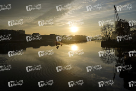 Sonnenaufgang am Osthafen in Berlin