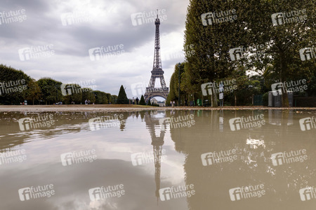 Symbolfoto Coronamaßnahmen in Paris